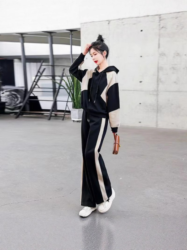 Set casual feminin două piese cu hanorac velur, design pe panouri, bumbac și elastan, toamnă 2025