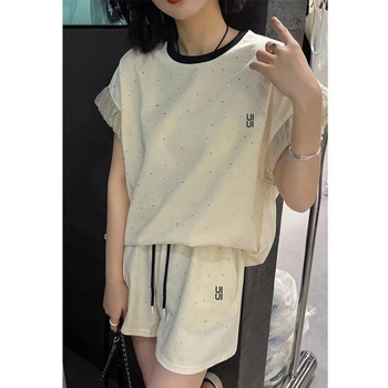 Dvodijelni ženski casual set: poliester T‑shirt i šorc, gradski stil, ljeto 2023