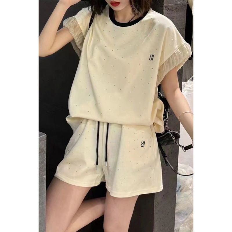 Dvodijelni ženski casual set: poliester T‑shirt i šorc, gradski stil, ljeto 2023