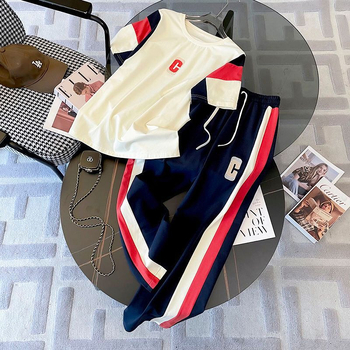 Divdaļīgs kokvilnas un poliestera sporta komplekts ar 3/4 garuma piedurknēm un platām biksēm, vasara 2024