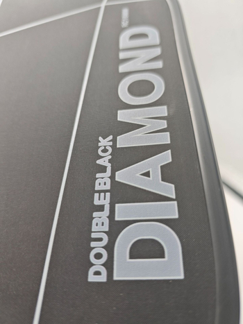 Sharp Movement pickleball reketa iz serije Double Black Diamond, Toray T700 karbonsko vlakno, toplo presovana, 225 g