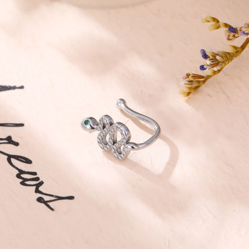 Hamis orrgyűrű – U-alakú kígyó dizájn, mikrobevonatos cirkónia, rézből készült alap, elektroplakolással bevont, nőies stílus