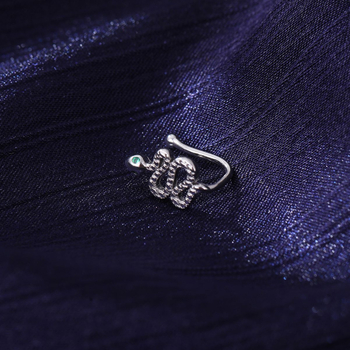 Hamis orrgyűrű – U-alakú kígyó dizájn, mikrobevonatos cirkónia, rézből készült alap, elektroplakolással bevont, nőies stílus