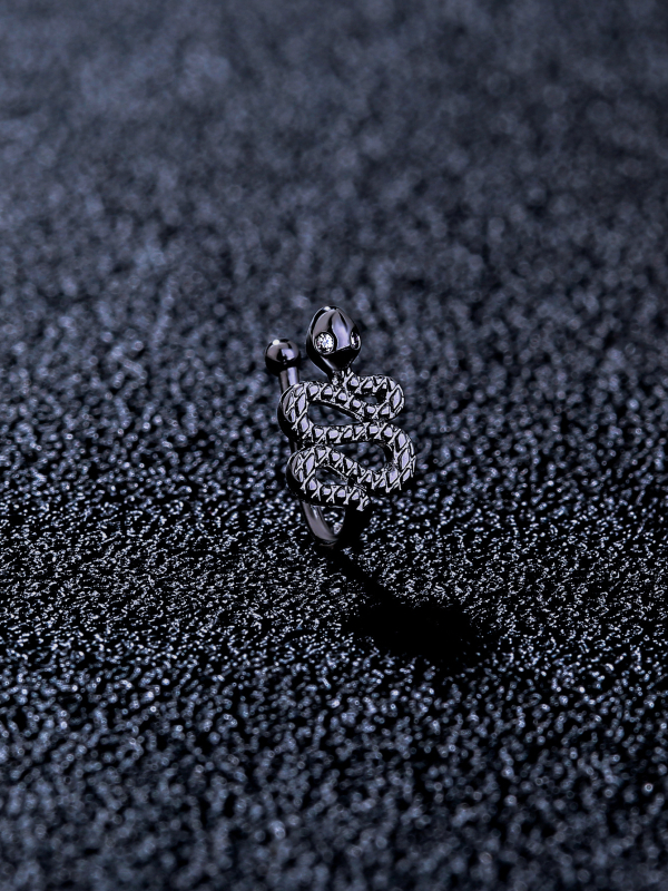 Hamis orrgyűrű – U-alakú kígyó dizájn, mikrobevonatos cirkónia, rézből készült alap, elektroplakolással bevont, nőies stílus