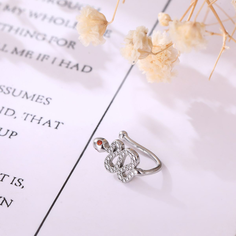 Hamis orrgyűrű – U-alakú kígyó dizájn, mikrobevonatos cirkónia, rézből készült alap, elektroplakolással bevont, nőies stílus