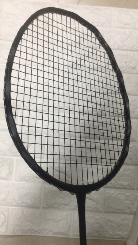 Zernik badminton palica s karbonskim okvirom, težina 80–84 g, debljina držača G5, pravolinijski udar, najlonske strune