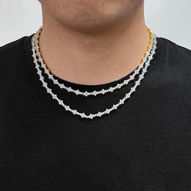 Muški ogrlica s kopčom od užeta, Materijal: Crveni grah, Obrada: Premazani metal, Zima 2025 (Tip: kopčom od užeta; Materijal: Crveni grah; Obrada: Premazani metal; Godina/Sezona: Zima 2025)