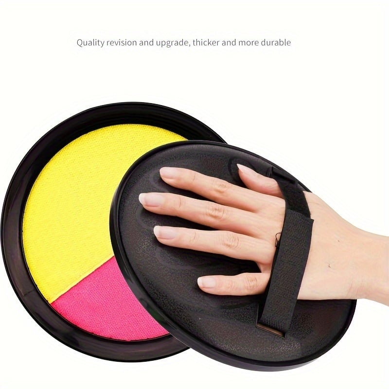 Műanyagból készült tapadó tenyeres golyó dobó- és elkapó készlet; elősegíti a kéz-szem koordinációt, a szenzoros fejlődést és a motoros készségeket; 4–6 éveseknek; méretek 18,5×18,5 cm és 6,5×6,5 cm