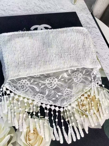 Čipkasti top bez ramena, uski kroj, cvjetni uzorak, srednje duljine 65–80 cm, materijal najlon/spandeks