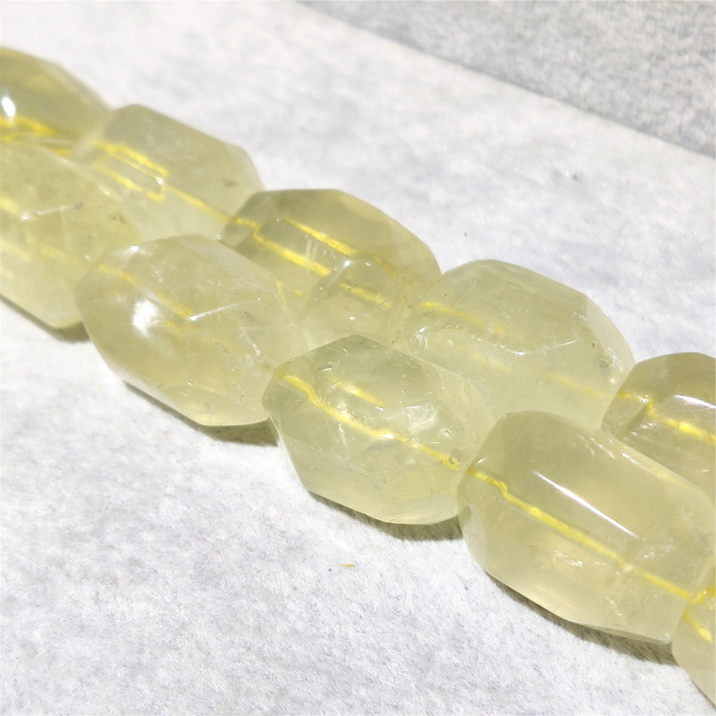 Perle - Prirodni kristal od minerala, facetirane, s prolaznom rupom kroz cijelu duljinu, okrugle perle; lagani luksuzni stil.