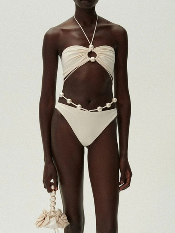 Ženski dvodijelni bikini, bez rukava, visokou elastičan najlon materijal (80% najlon / 20% elastan), podstava od poliestera (95% poliestera, 5% elastana), s umetkom za prsa, pogodno za plivanje