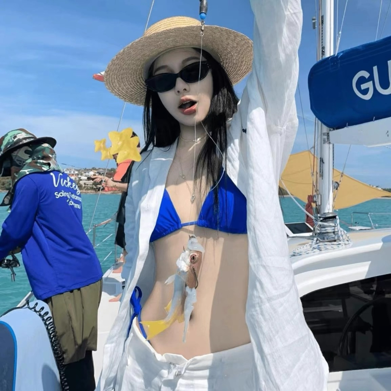 Yi Mengling inspiriran retro plavi dvodijelni bikini s pokrivačem, vitak i seksi za plažu