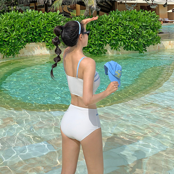 Ženski dvodijelni bikini s visokim strukom, napunjene košarice, brzo se suši; najlon, podstava poliester.