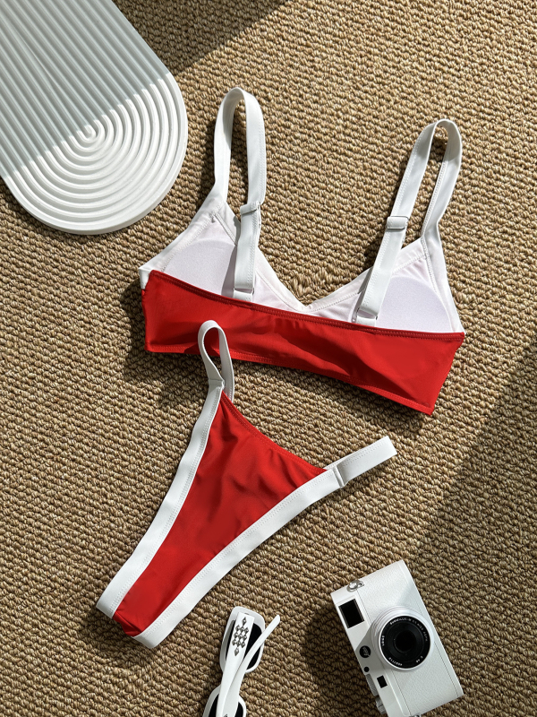 Ženski dvodijelni bikini s seksi kontrastnim šavovima, napuhane košarice, bez čelične potpore, bez rukava, poliester