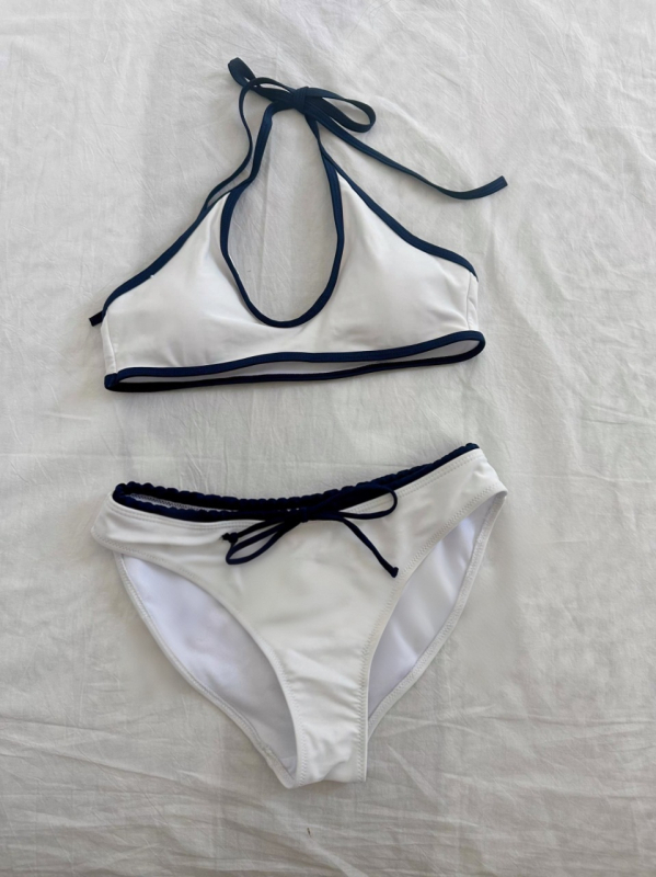 Ženski bikini s halterom, niskim strukom, jastučićima za dojke, brzo se suši, leđa bez naramenica