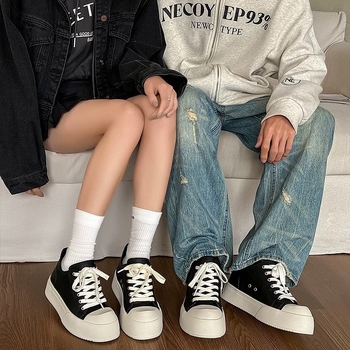 Meeste vabaajajalatsid skeiti jaoks, ümmarguse ninaga, PU pealmine, kummist tald, keskmise kõrgusega kand 3-5 cm, hingavad ja kulumiskindlad.