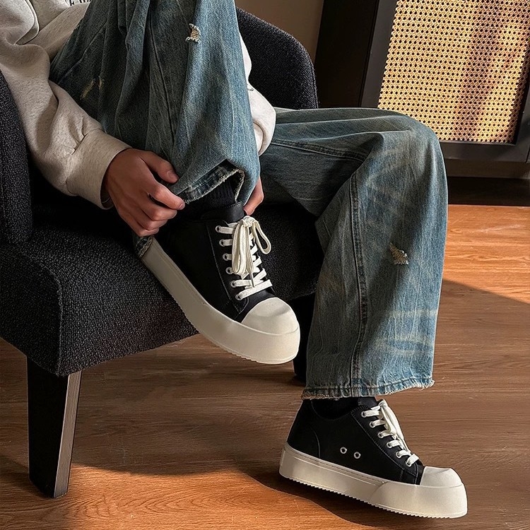 Meeste vabaajajalatsid skeiti jaoks, ümmarguse ninaga, PU pealmine, kummist tald, keskmise kõrgusega kand 3-5 cm, hingavad ja kulumiskindlad.