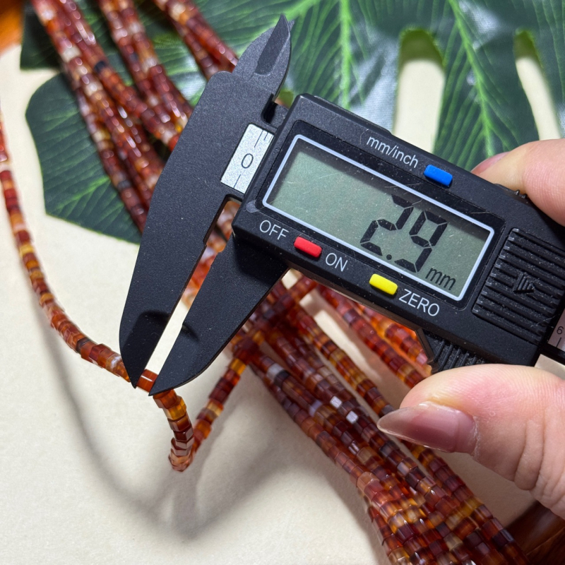 Xinyue achát gyöngyök - kerek gyöngyök totem mintával, vágás, csiszolás és polírozás