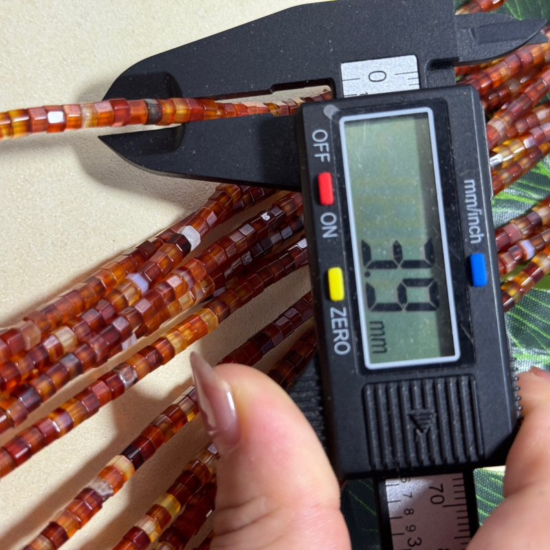 Xinyue achát gyöngyök - kerek gyöngyök totem mintával, vágás, csiszolás és polírozás