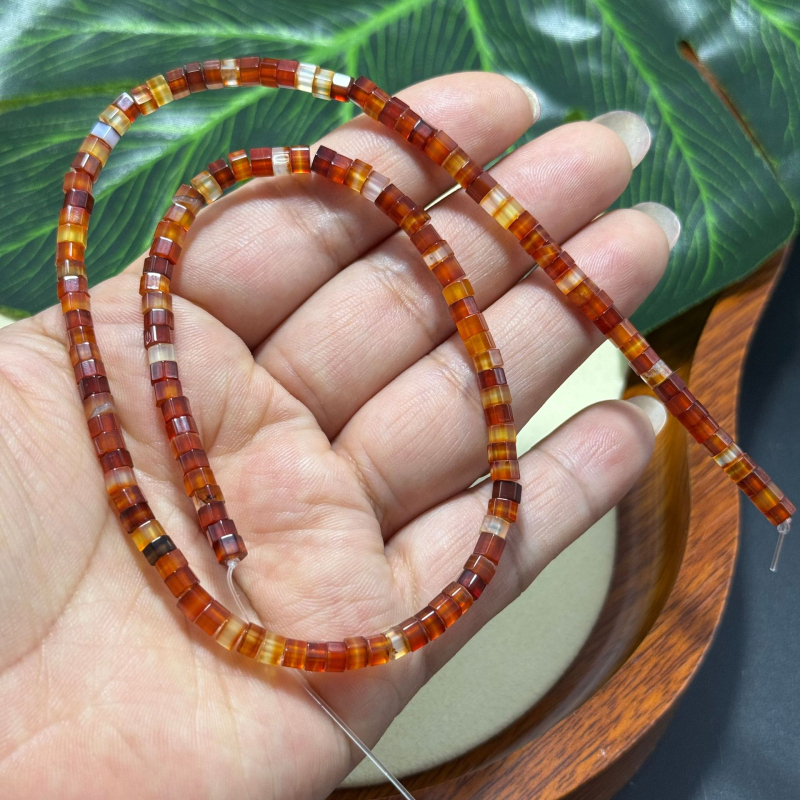 Xinyue achát gyöngyök - kerek gyöngyök totem mintával, vágás, csiszolás és polírozás