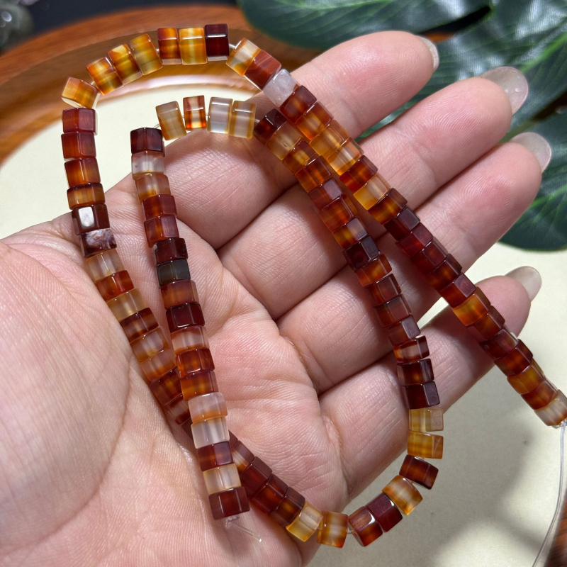 Xinyue achát gyöngyök - kerek gyöngyök totem mintával, vágás, csiszolás és polírozás