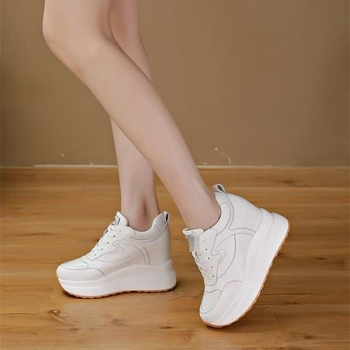 Moterų platforminiai batai, 7 cm platformos aukštis, PU viršus, gumos pada, raišteliai priekyje, kvėpuojantys, kasdienio stiliaus.