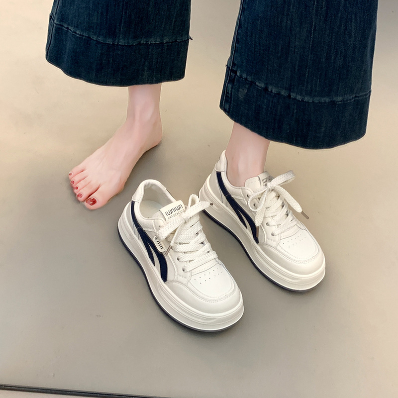 Moteriški sportbačiai: PU viršus, gumos padas, raišteliai, apvali nosis, EVA įdėklas