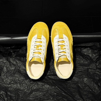 Дамски кожени ежедневни маратонки с двуслойна горна част от телешка кожа, двуслойна стелка от свинска кожа, гумена подметка, връзки, нисък връх (1–3 см)