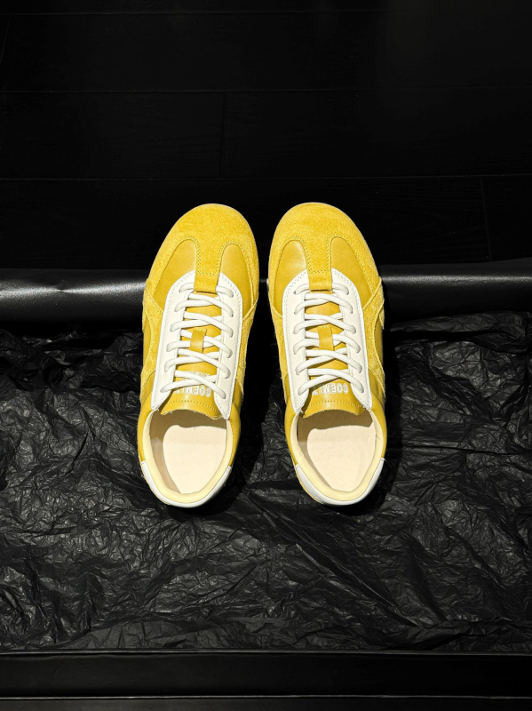 Дамски кожени ежедневни маратонки с двуслойна горна част от телешка кожа, двуслойна стелка от свинска кожа, гумена подметка, връзки, нисък връх (1–3 см)