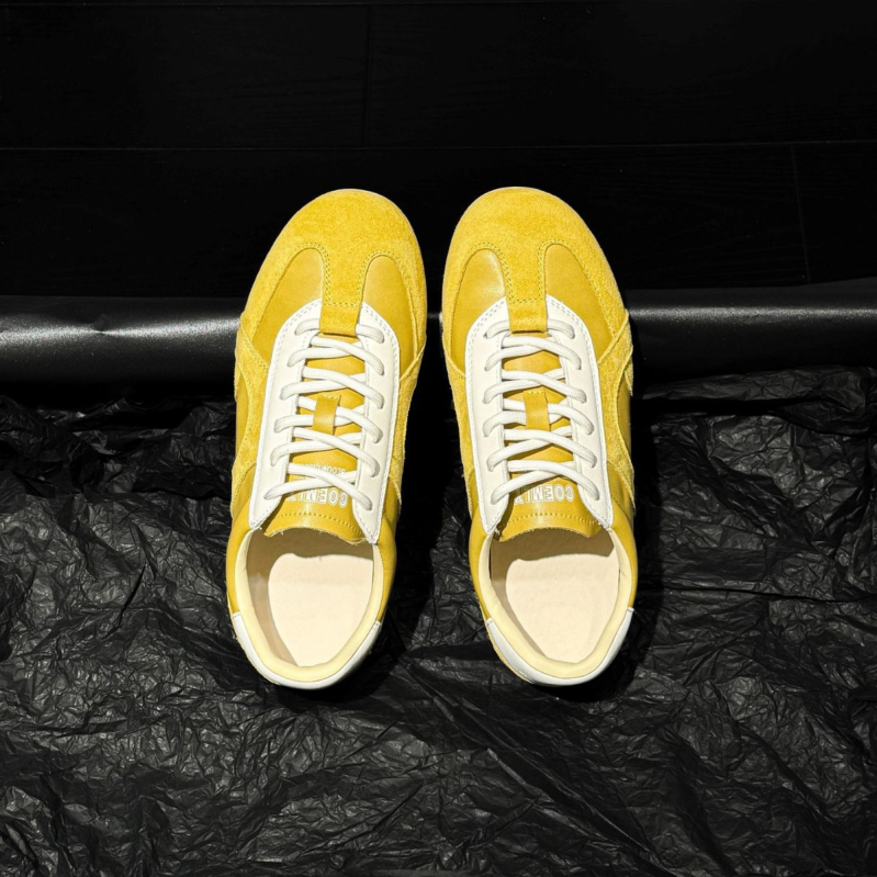 Дамски кожени ежедневни маратонки с двуслойна горна част от телешка кожа, двуслойна стелка от свинска кожа, гумена подметка, връзки, нисък връх (1–3 см)