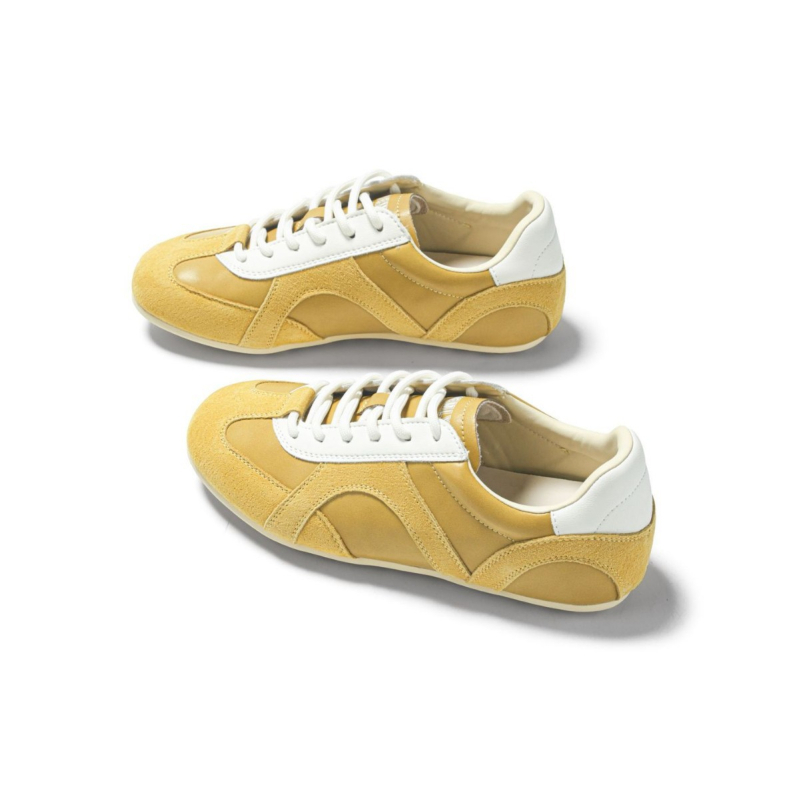 Дамски кожени ежедневни маратонки с двуслойна горна част от телешка кожа, двуслойна стелка от свинска кожа, гумена подметка, връзки, нисък връх (1–3 см)