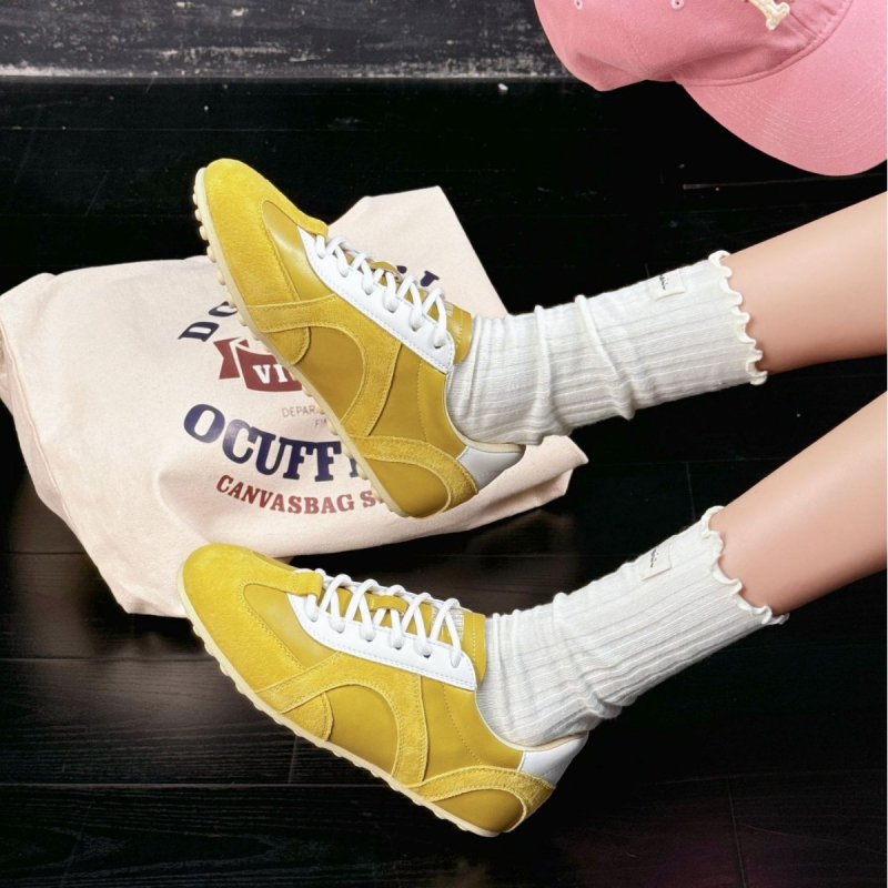 Дамски кожени ежедневни маратонки с двуслойна горна част от телешка кожа, двуслойна стелка от свинска кожа, гумена подметка, връзки, нисък връх (1–3 см)