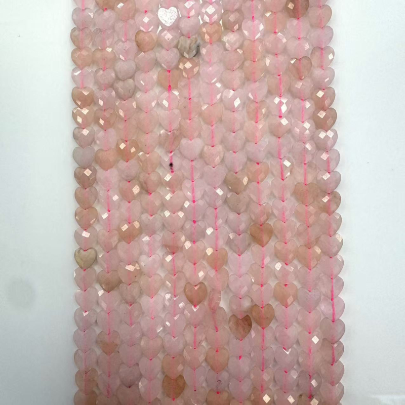 Természetes kő karkötő elemek négylevelű lóhere motívummal, Barokk stílus szív alakú részletekkel, szekciós vágási technika, márka Lildbz