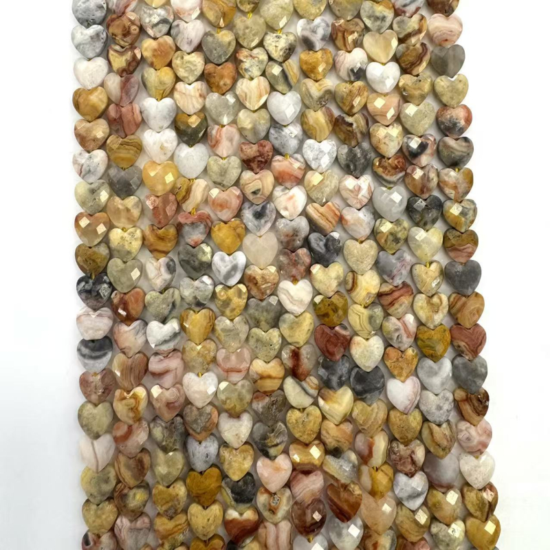 Természetes kő karkötő elemek négylevelű lóhere motívummal, Barokk stílus szív alakú részletekkel, szekciós vágási technika, márka Lildbz