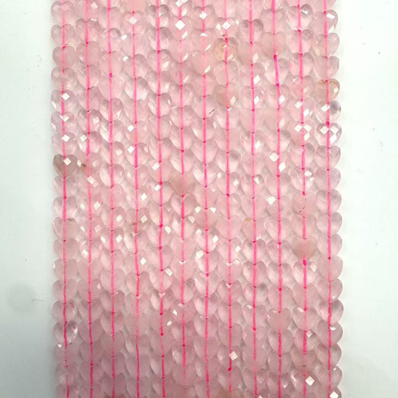 Természetes kő karkötő elemek négylevelű lóhere motívummal, Barokk stílus szív alakú részletekkel, szekciós vágási technika, márka Lildbz