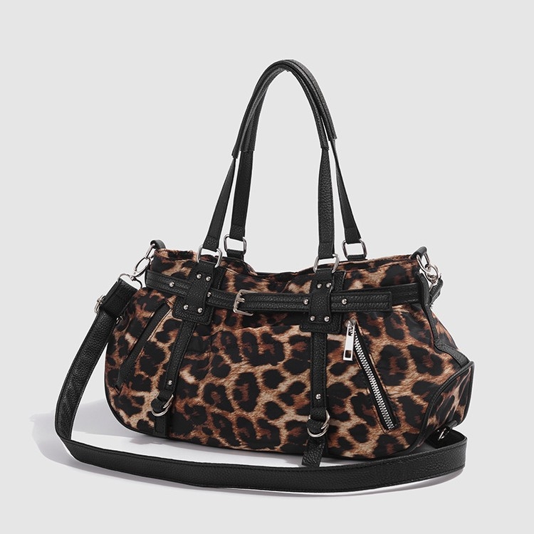 Чанта за рамо в стил мотоциклет, уличен тренд, полиестер, вътрешен джоб, цип, хоризонтално квадратно оформление, една презрамка