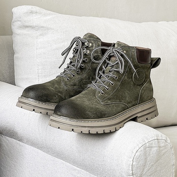 Μάρτιν μποτάκια με επάνω μέρος από σουέντ και δέρμα χοίρου, καουτσούκ σόλα, χοντρό τακούνι 3–5 cm, μεσαίου ύψους γάμπας