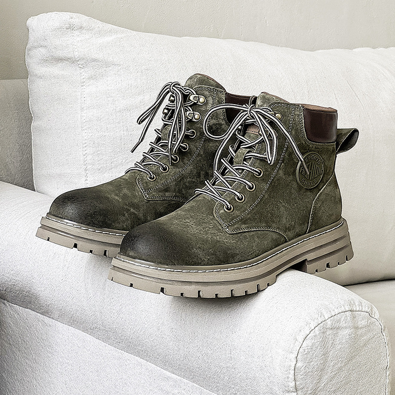 Μάρτιν μποτάκια με επάνω μέρος από σουέντ και δέρμα χοίρου, καουτσούκ σόλα, χοντρό τακούνι 3–5 cm, μεσαίου ύψους γάμπας