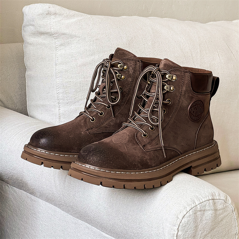 Μάρτιν μποτάκια με επάνω μέρος από σουέντ και δέρμα χοίρου, καουτσούκ σόλα, χοντρό τακούνι 3–5 cm, μεσαίου ύψους γάμπας