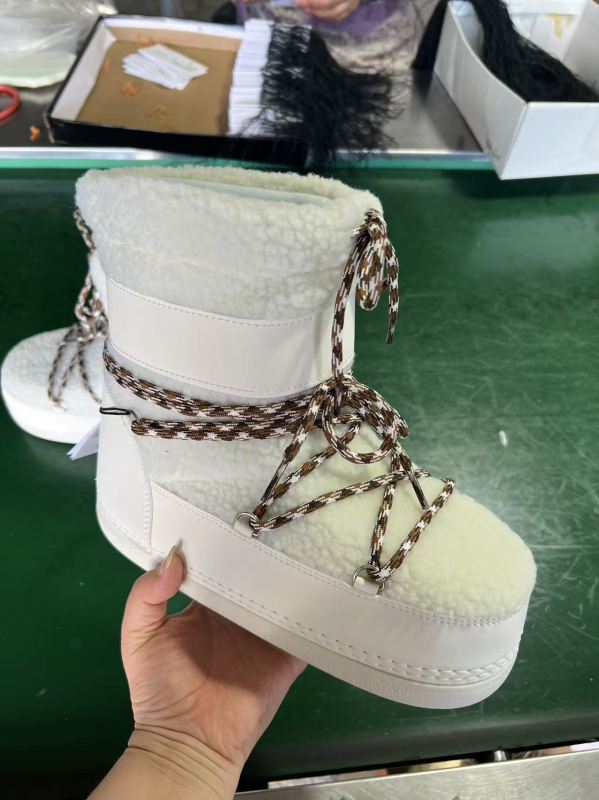 Лунни ботуши с дебела подметка, зимни високи обувки за сняг за жени, топли и противохлъзващи, горна част от изкуствен плюш, подметка от гума