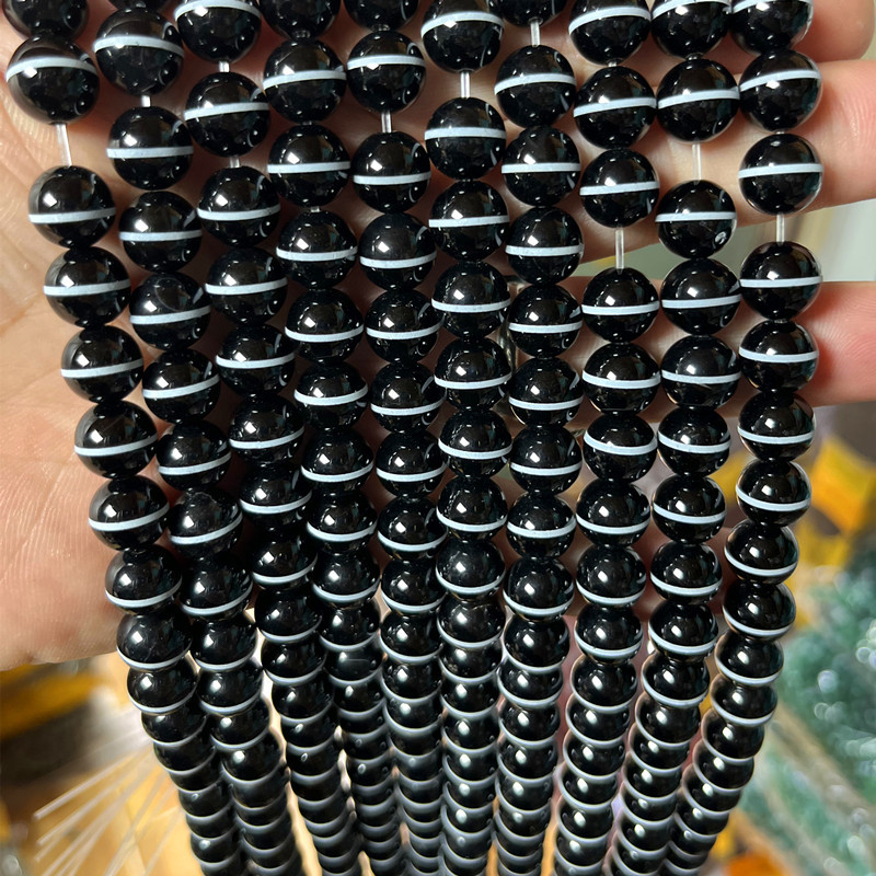 Achát gyöngyök, kör alakúak, polírozott felület, totem mintázat