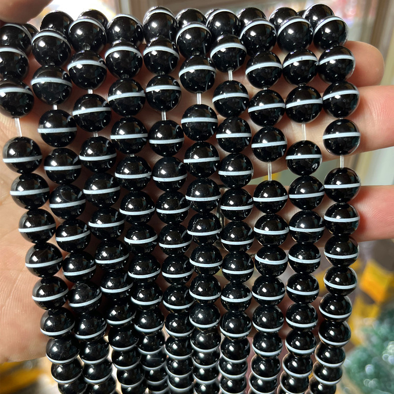 Achát gyöngyök, kör alakúak, polírozott felület, totem mintázat