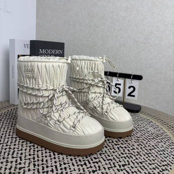 Снежни ботуши: с подплата от агнешка вълна, плисирана найлонова лента, дебела подметка, високи до средата на прасеца, водоустойчиви