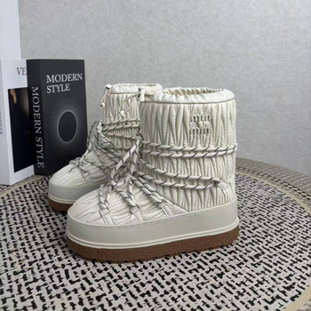 Снежни ботуши: с подплата от агнешка вълна, плисирана найлонова лента, дебела подметка, високи до средата на прасеца, водоустойчиви