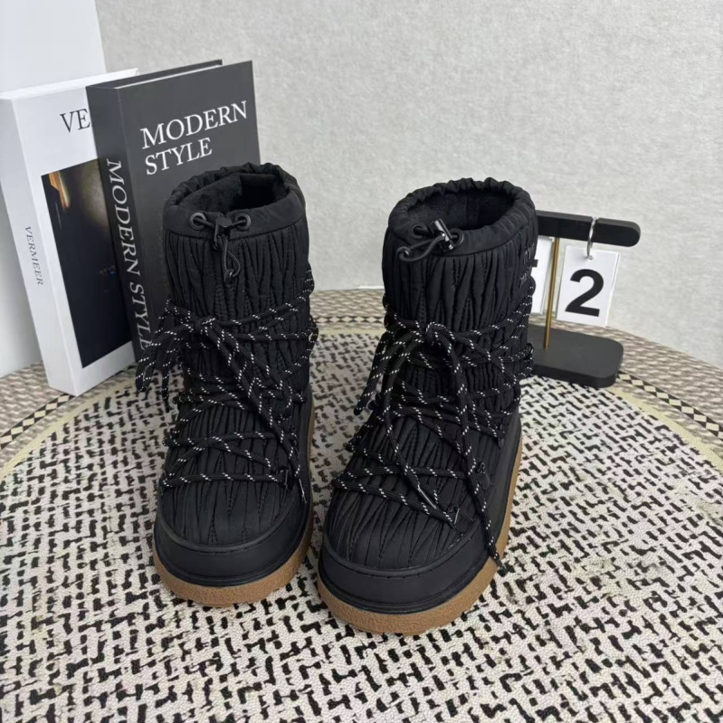 Снежни ботуши: с подплата от агнешка вълна, плисирана найлонова лента, дебела подметка, високи до средата на прасеца, водоустойчиви
