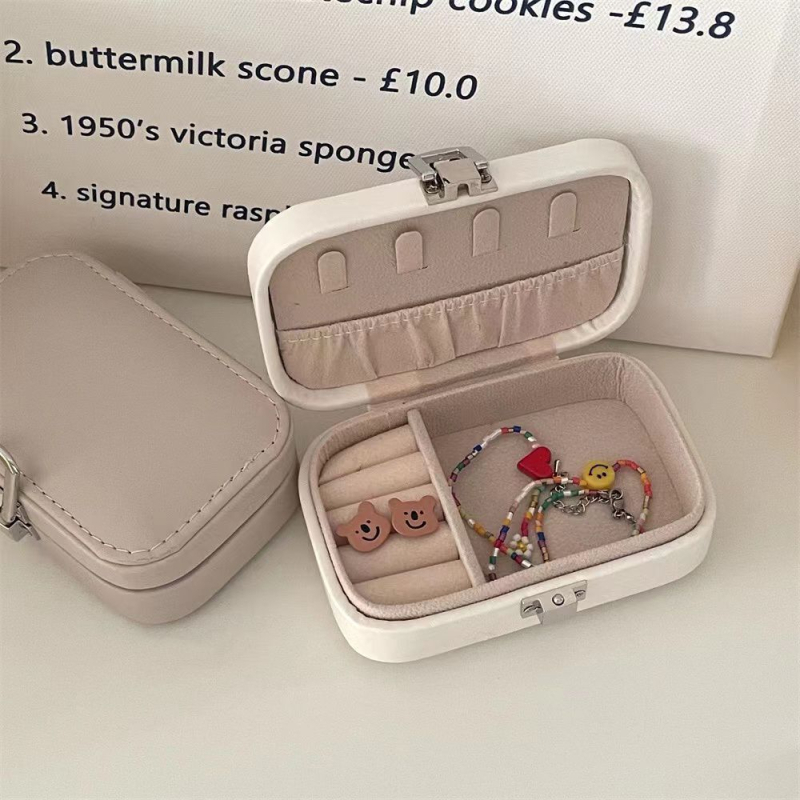 Utazó hordozható ékszeres doboz zárral – porálló, papíralapú anyag, pásztor stílusú, ékszer rendező