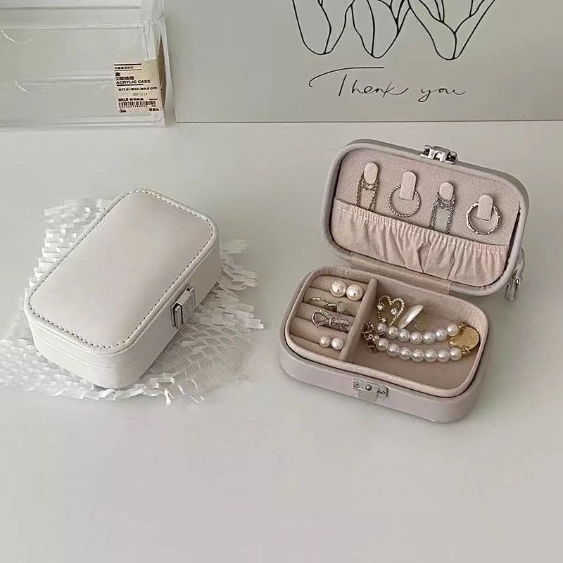 Utazó hordozható ékszeres doboz zárral – porálló, papíralapú anyag, pásztor stílusú, ékszer rendező