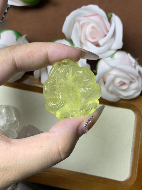 Κολιέ με στρογγυλό σκάλισμα εννια-ουράς αλεπούς με κρύσταλλο, γλυκό στυλ, προέλευση Σαντόου, Χειμώνας 2025