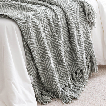 Диванско тъкано одеяло, декоративно с геометричен модел, пасторалeн стил, акрил, 300–499 g, за всички сезони.