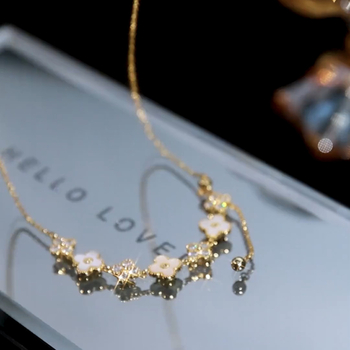 Ogrlica s bakrenim školjkom i cirkonima, privjesak od školjke, kutijasti lanac, mikro ugradnja